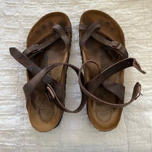 Birkenstock Wraparound Sandal in Oiled Brown Leather